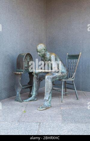`The Fireside Chat` a bronze sculpture by George Segal, Franklin Delano Roosevelt Memorial in Washington D.C Stock Photo